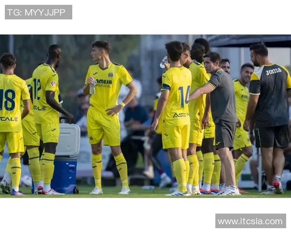 维快速与比利亚雷的激烈对决展现足球魅力与团队精神